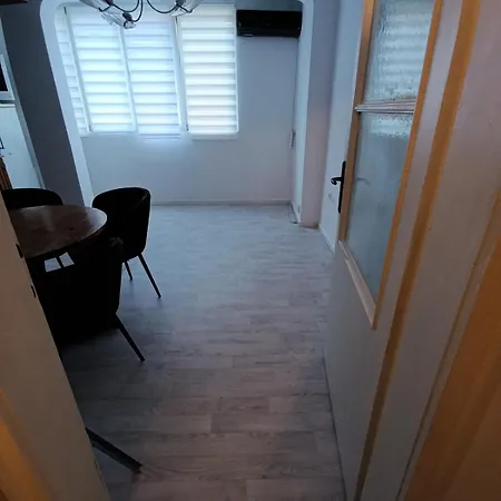 две до метростанция вардар In West Park Near Subway *