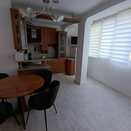 две до метростанция вардар In West Park Near Subway